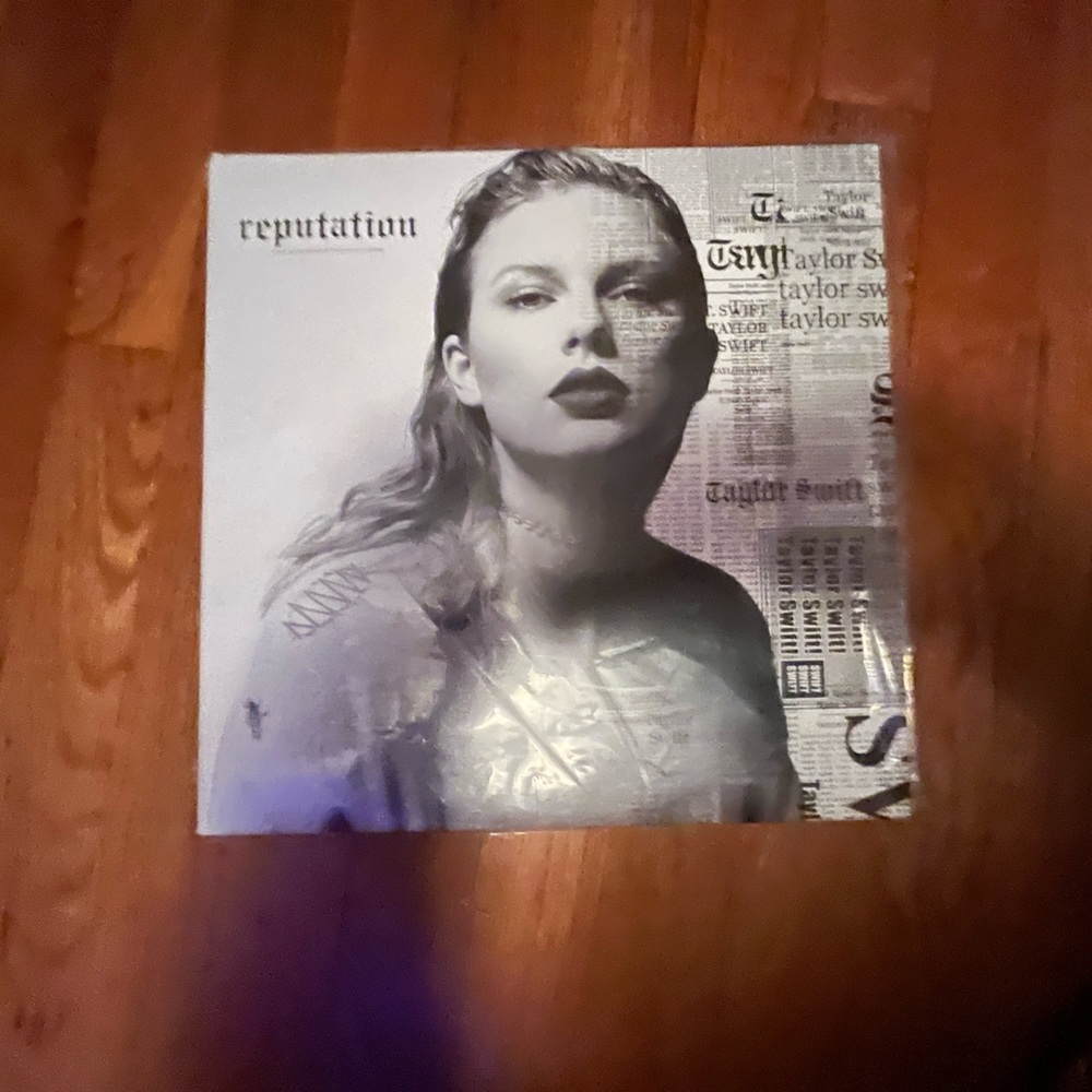 TAYLOR SWIFT VINYL COLLECTION